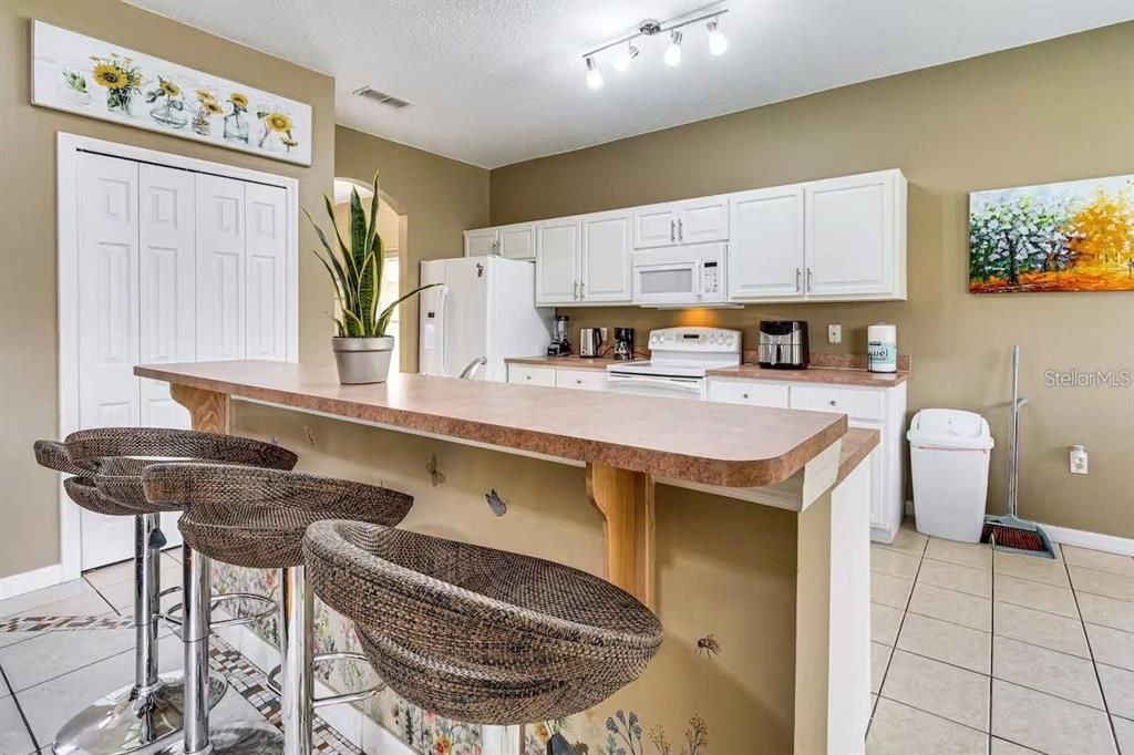 For Rent: $3,500 (6 beds, 3 baths, 2636 Square Feet)