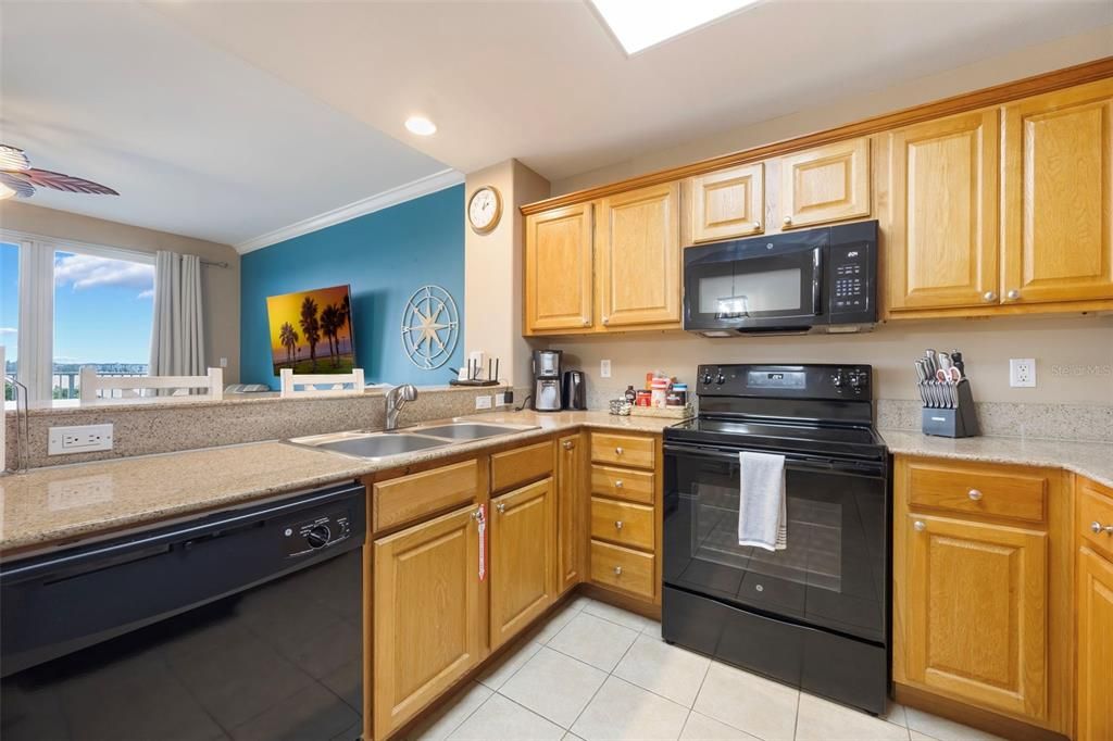 На продажу: $243,500 (1 спален, 2 ванн, 798 Квадратных фут)