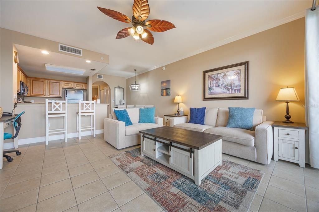 На продажу: $243,500 (1 спален, 2 ванн, 798 Квадратных фут)