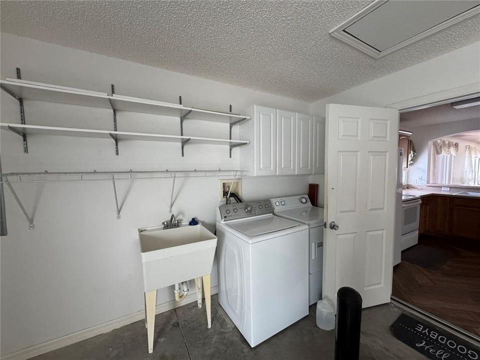 For Sale: $299,900 (2 beds, 2 baths, 1187 Square Feet)