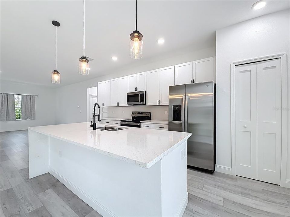 For Sale: $284,000 (4 beds, 2 baths, 1774 Square Feet)