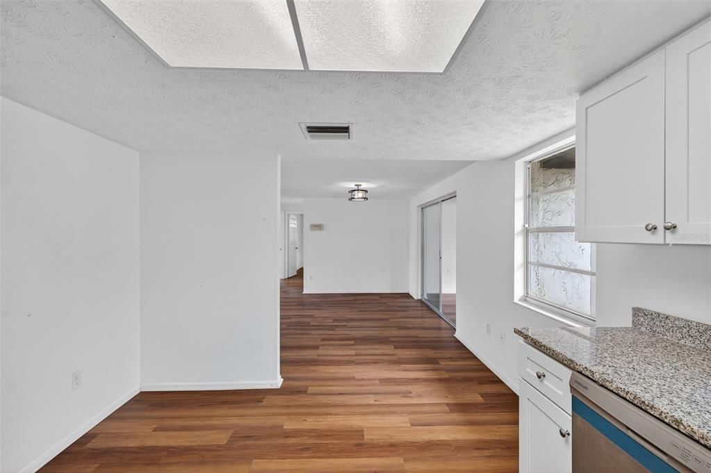 На продажу: $240,000 (2 спален, 2 ванн, 1140 Квадратных фут)