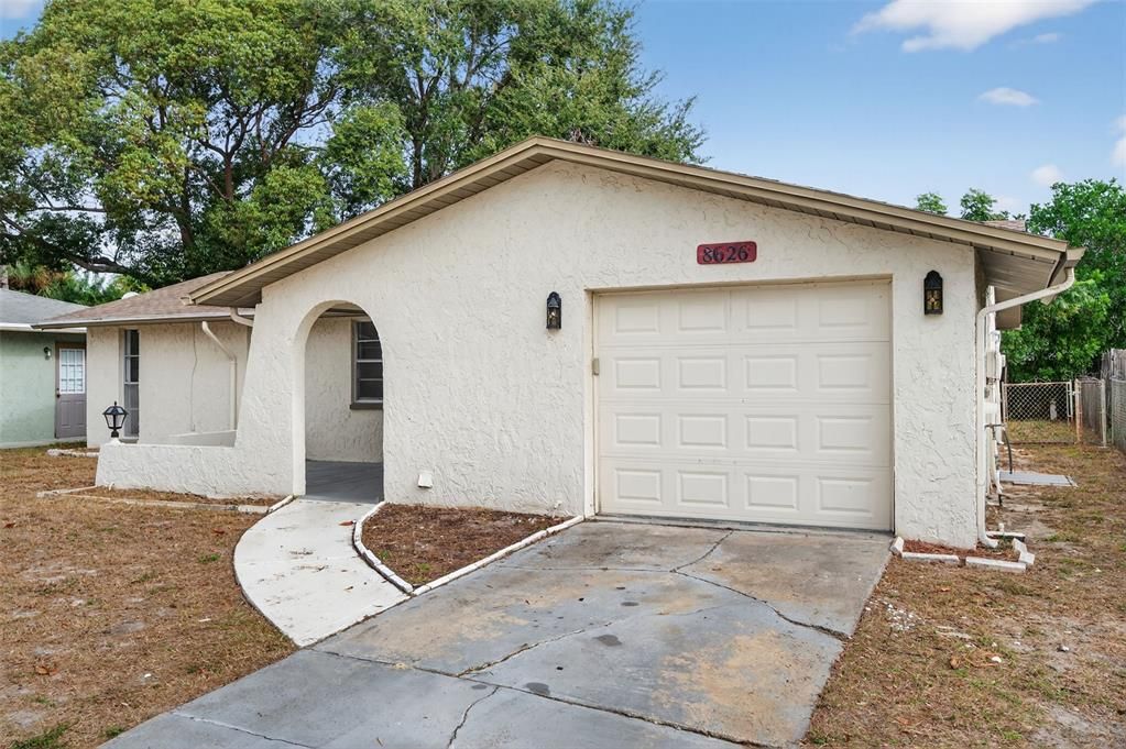 На продажу: $240,000 (2 спален, 2 ванн, 1140 Квадратных фут)