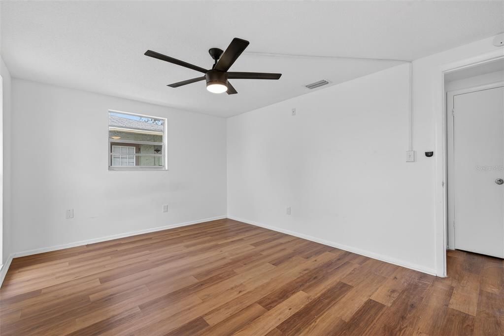 На продажу: $240,000 (2 спален, 2 ванн, 1140 Квадратных фут)