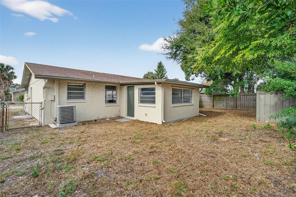 На продажу: $240,000 (2 спален, 2 ванн, 1140 Квадратных фут)