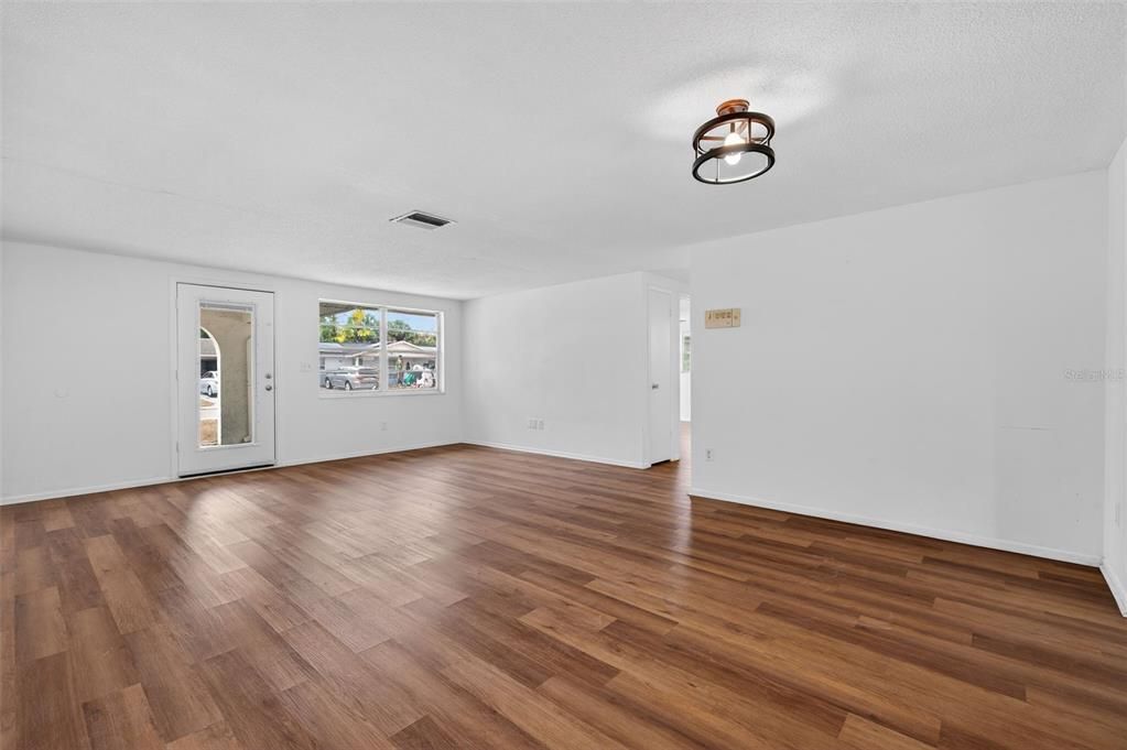 На продажу: $240,000 (2 спален, 2 ванн, 1140 Квадратных фут)