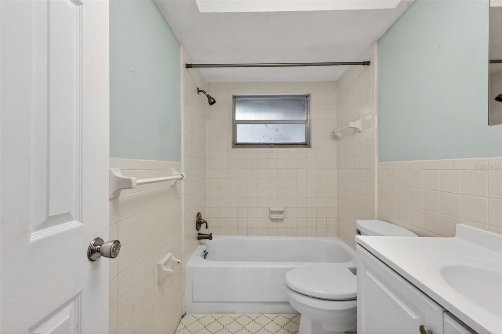 На продажу: $240,000 (2 спален, 2 ванн, 1140 Квадратных фут)