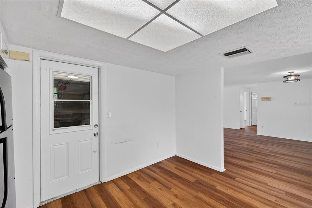 На продажу: $240,000 (2 спален, 2 ванн, 1140 Квадратных фут)