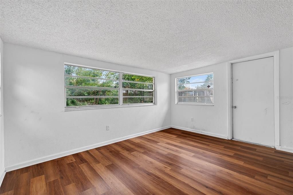 На продажу: $240,000 (2 спален, 2 ванн, 1140 Квадратных фут)