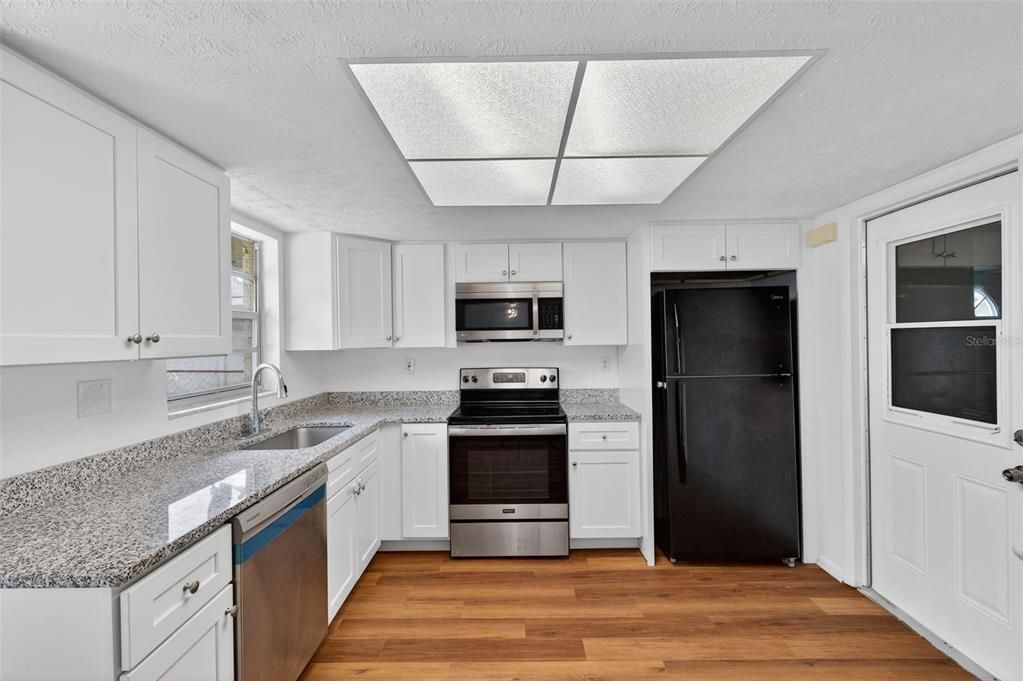 На продажу: $240,000 (2 спален, 2 ванн, 1140 Квадратных фут)