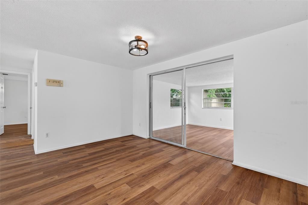 На продажу: $240,000 (2 спален, 2 ванн, 1140 Квадратных фут)