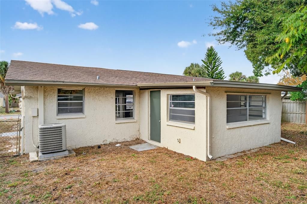 На продажу: $240,000 (2 спален, 2 ванн, 1140 Квадратных фут)