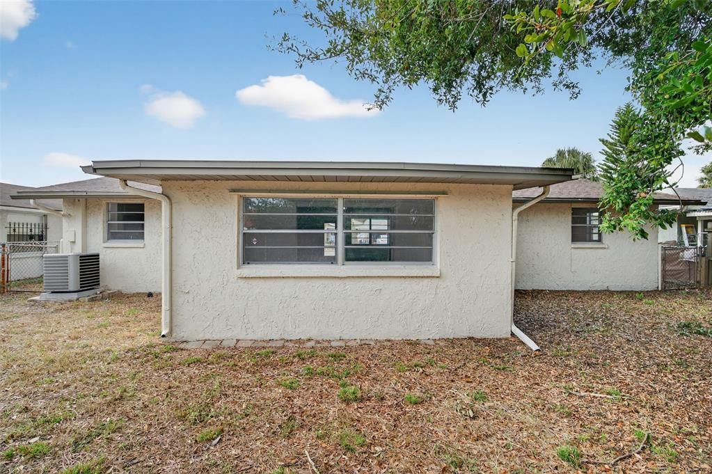 На продажу: $240,000 (2 спален, 2 ванн, 1140 Квадратных фут)