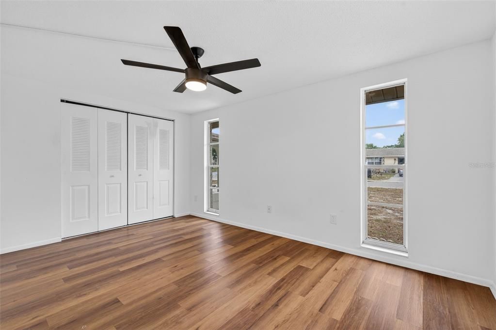 На продажу: $240,000 (2 спален, 2 ванн, 1140 Квадратных фут)