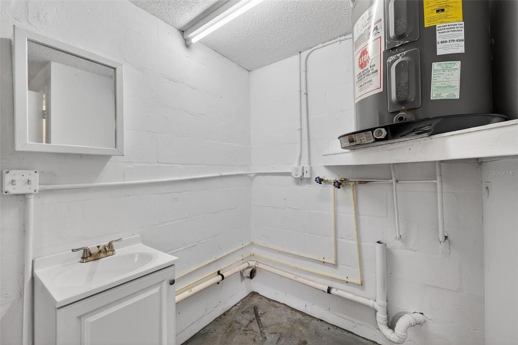 На продажу: $240,000 (2 спален, 2 ванн, 1140 Квадратных фут)