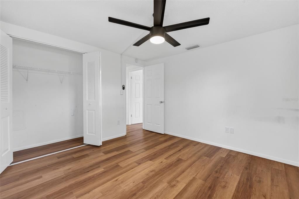 На продажу: $240,000 (2 спален, 2 ванн, 1140 Квадратных фут)