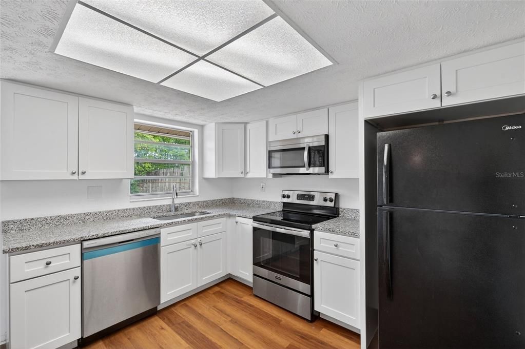 На продажу: $240,000 (2 спален, 2 ванн, 1140 Квадратных фут)