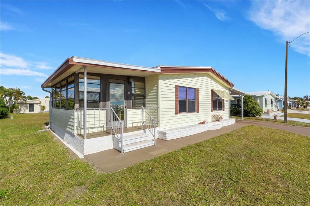 For Sale: $150,000 (2 beds, 2 baths, 1144 Square Feet)