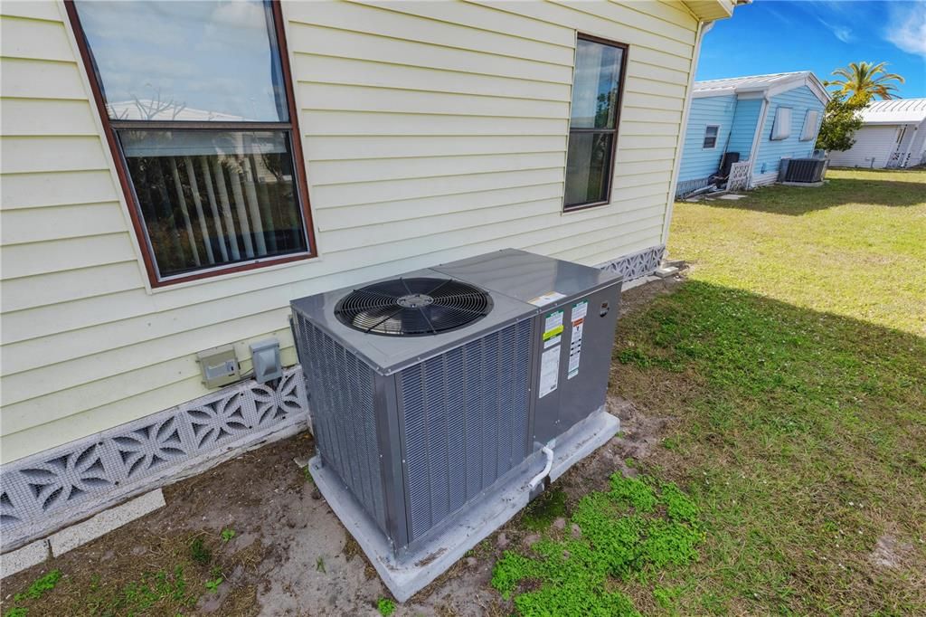 For Sale: $150,000 (2 beds, 2 baths, 1144 Square Feet)