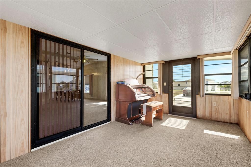 For Sale: $150,000 (2 beds, 2 baths, 1144 Square Feet)