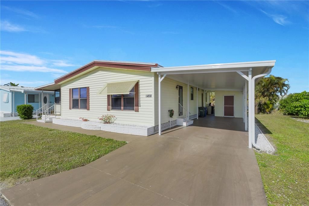 For Sale: $150,000 (2 beds, 2 baths, 1144 Square Feet)