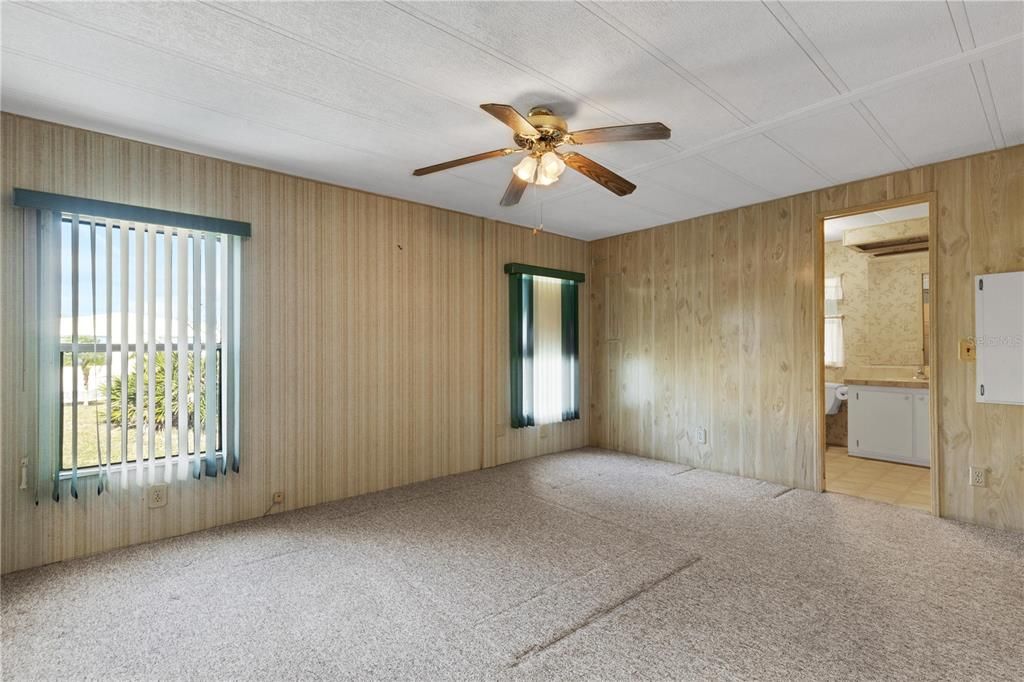 For Sale: $150,000 (2 beds, 2 baths, 1144 Square Feet)