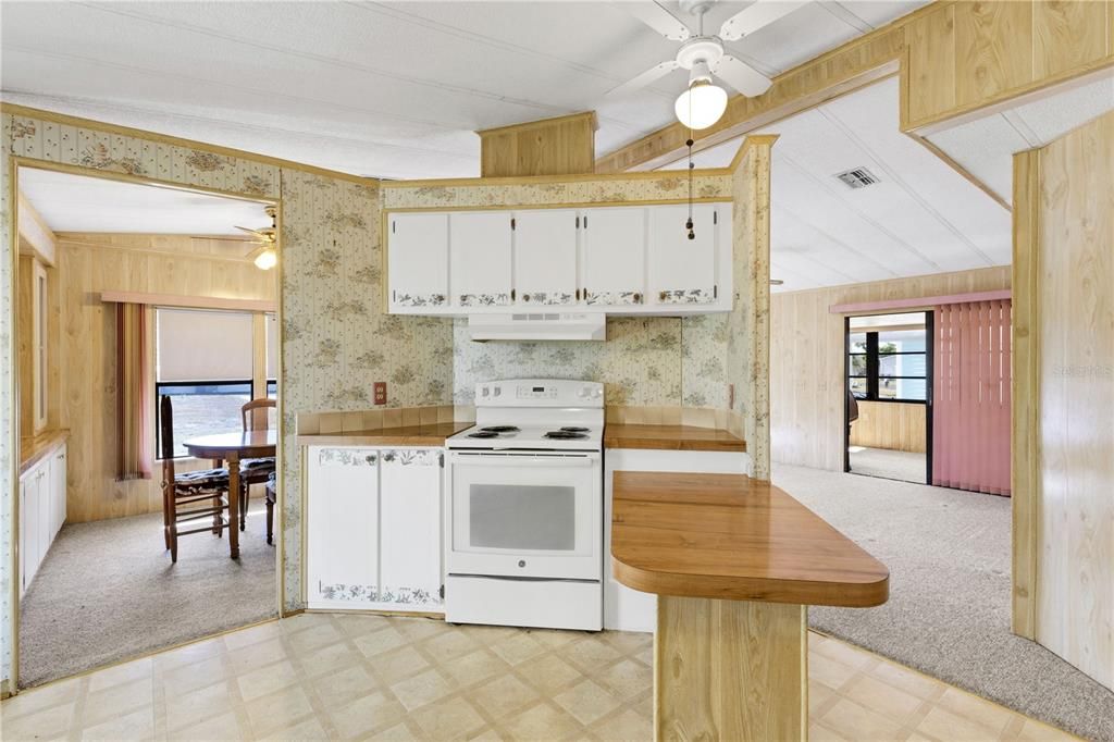 For Sale: $150,000 (2 beds, 2 baths, 1144 Square Feet)