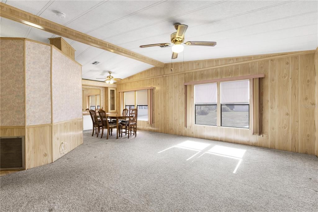 For Sale: $150,000 (2 beds, 2 baths, 1144 Square Feet)