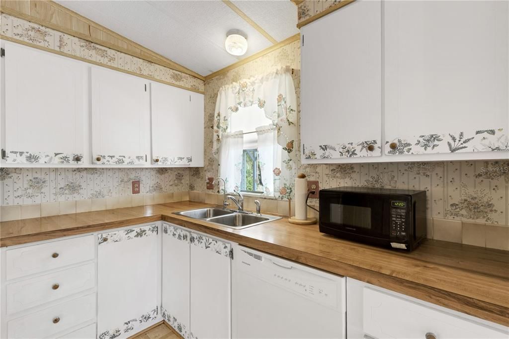 For Sale: $150,000 (2 beds, 2 baths, 1144 Square Feet)