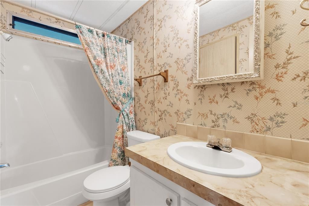 For Sale: $150,000 (2 beds, 2 baths, 1144 Square Feet)