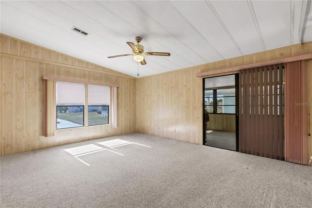 For Sale: $150,000 (2 beds, 2 baths, 1144 Square Feet)