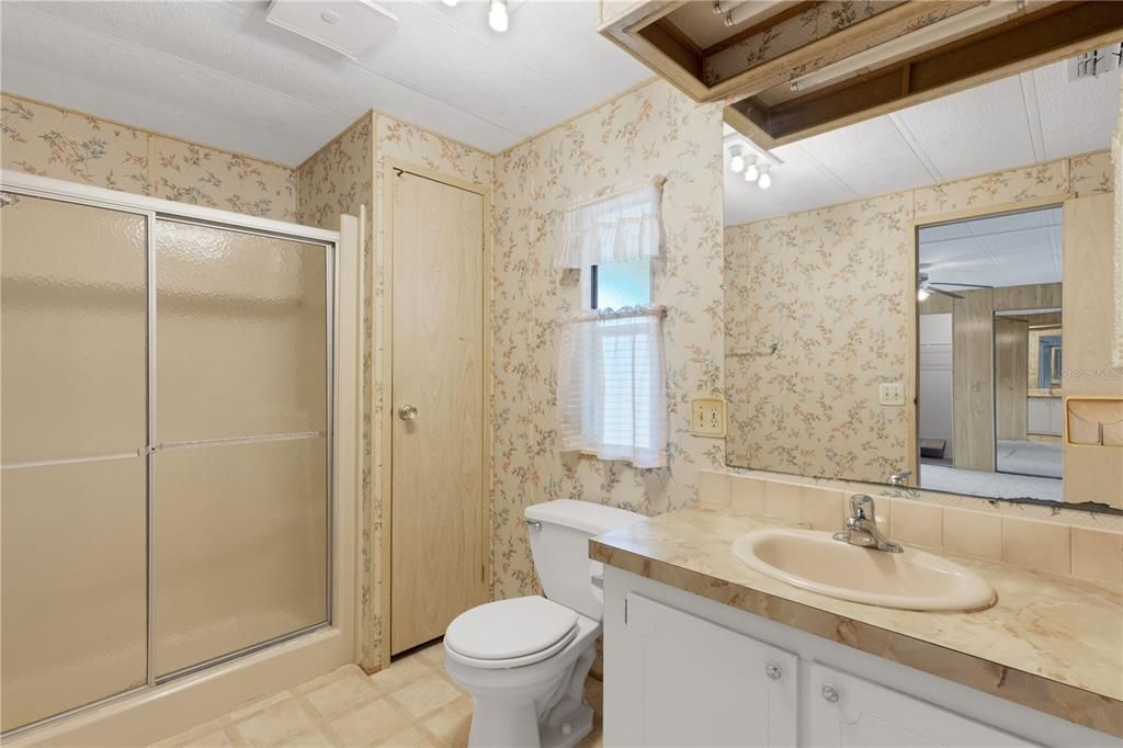 For Sale: $150,000 (2 beds, 2 baths, 1144 Square Feet)