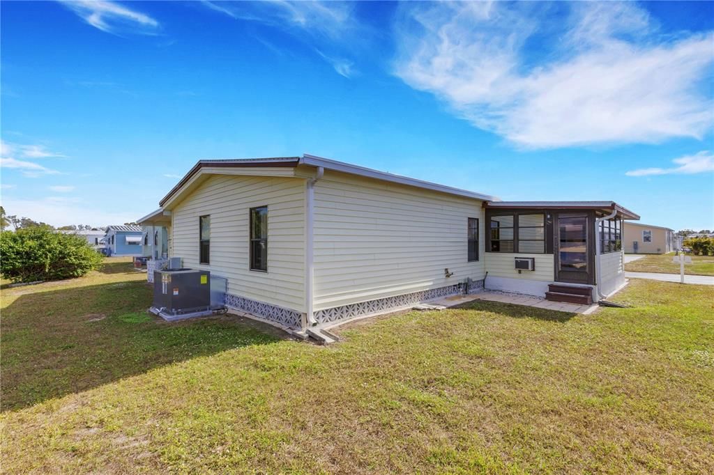 For Sale: $150,000 (2 beds, 2 baths, 1144 Square Feet)