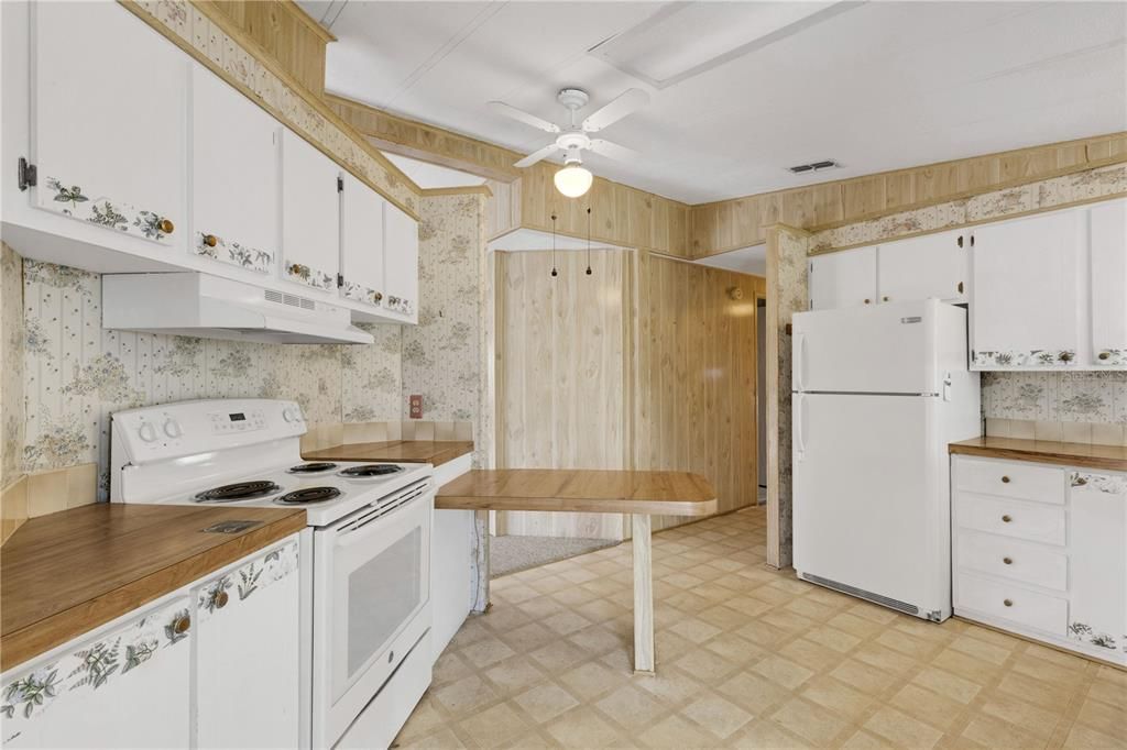 For Sale: $150,000 (2 beds, 2 baths, 1144 Square Feet)
