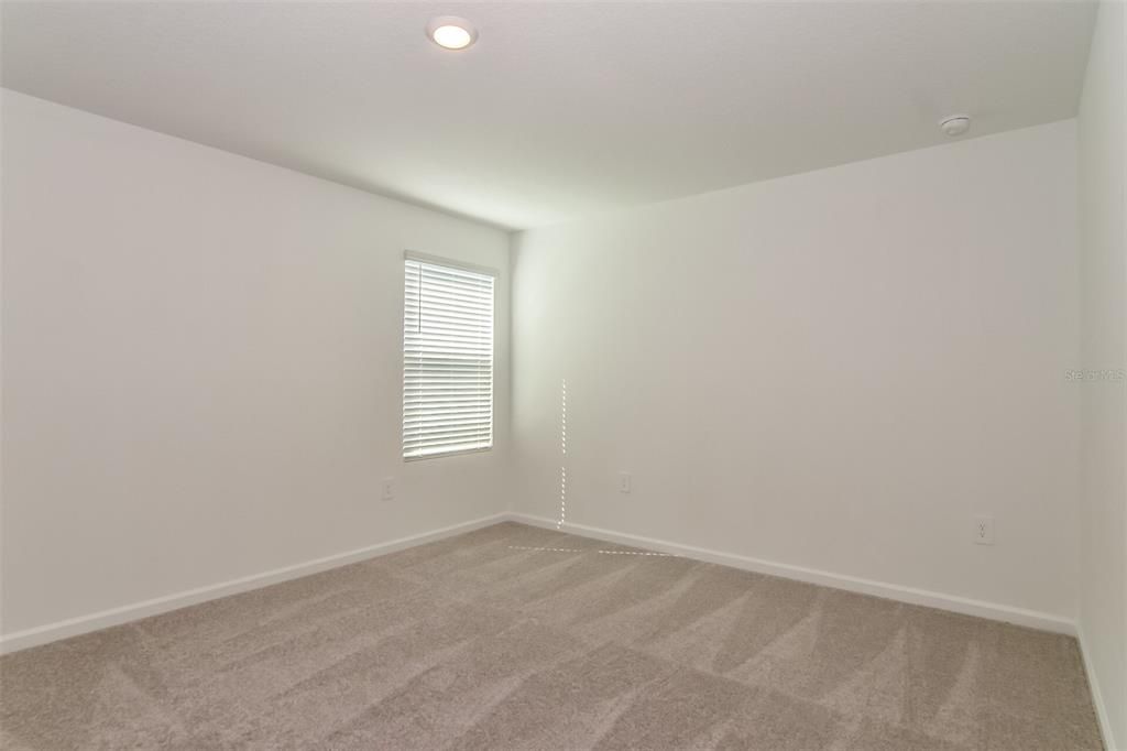 For Rent: $2,045 (5 beds, 2 baths, 2112 Square Feet)