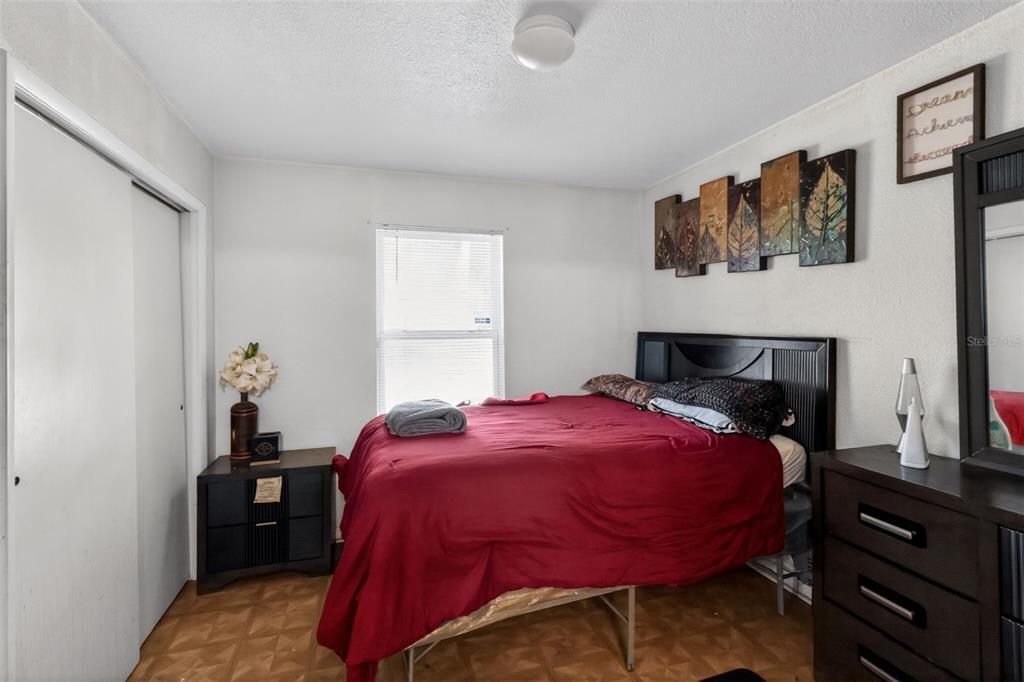 待售: $219,000 (4 贝兹, 2 浴室, 1274 平方英尺)