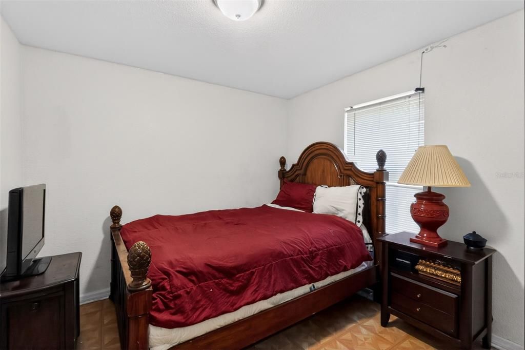 待售: $219,000 (4 贝兹, 2 浴室, 1274 平方英尺)