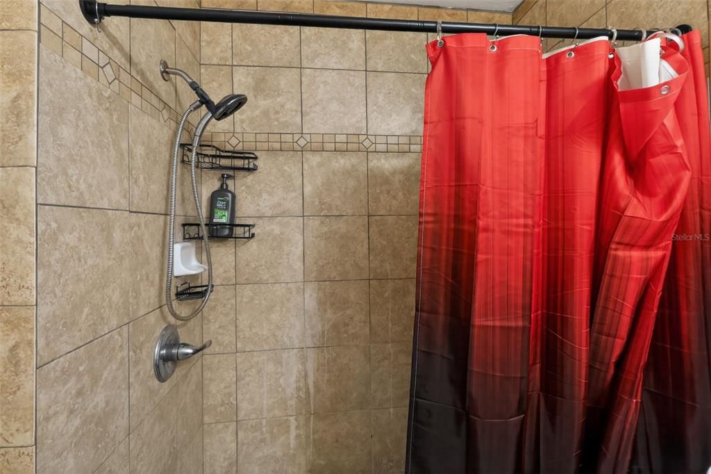 待售: $219,000 (4 贝兹, 2 浴室, 1274 平方英尺)