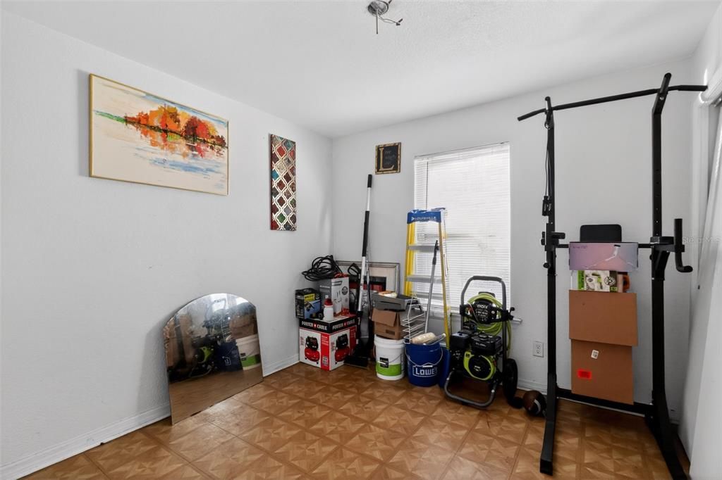 待售: $219,000 (4 贝兹, 2 浴室, 1274 平方英尺)