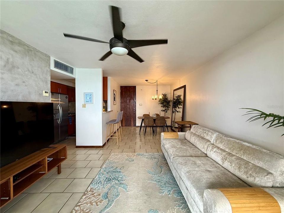 待售: $600,000 (2 贝兹, 2 浴室, 956 平方英尺)