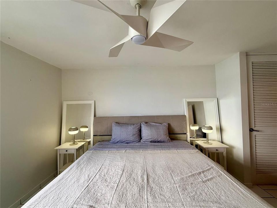 待售: $600,000 (2 贝兹, 2 浴室, 956 平方英尺)