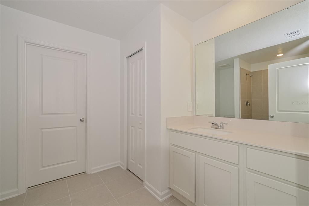 For Rent: $1,995 (5 beds, 2 baths, 2112 Square Feet)