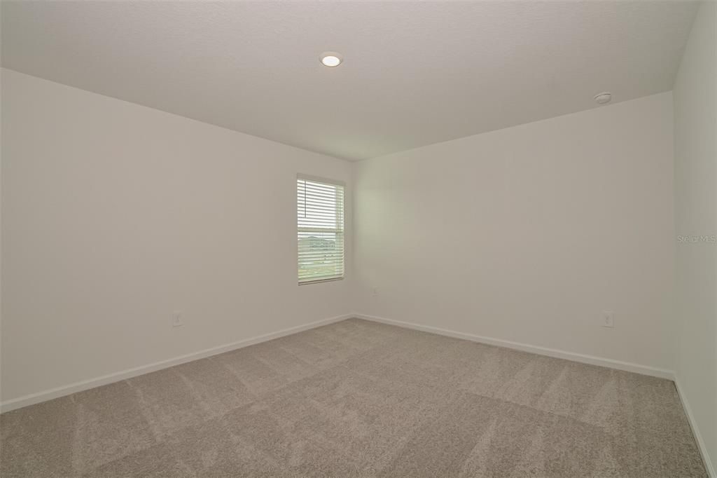 For Rent: $1,995 (5 beds, 2 baths, 2112 Square Feet)