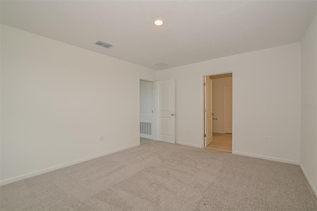 For Rent: $1,995 (5 beds, 2 baths, 2112 Square Feet)