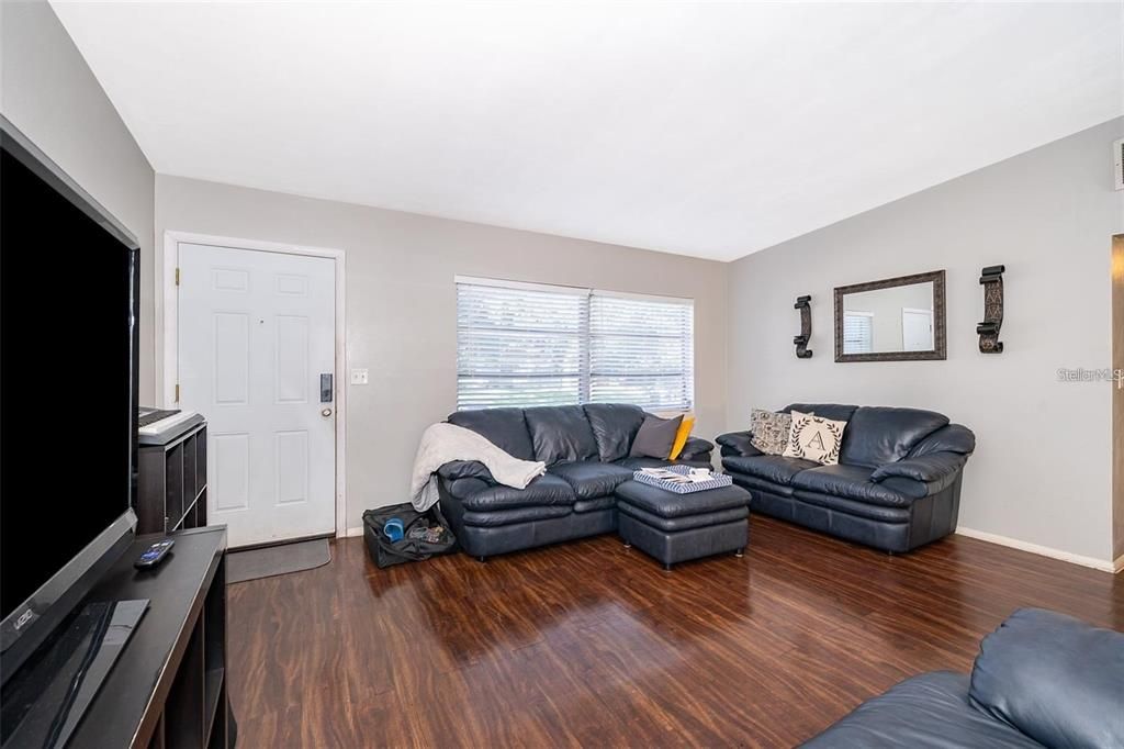 For Rent: $1,780 (3 beds, 1 baths, 1204 Square Feet)