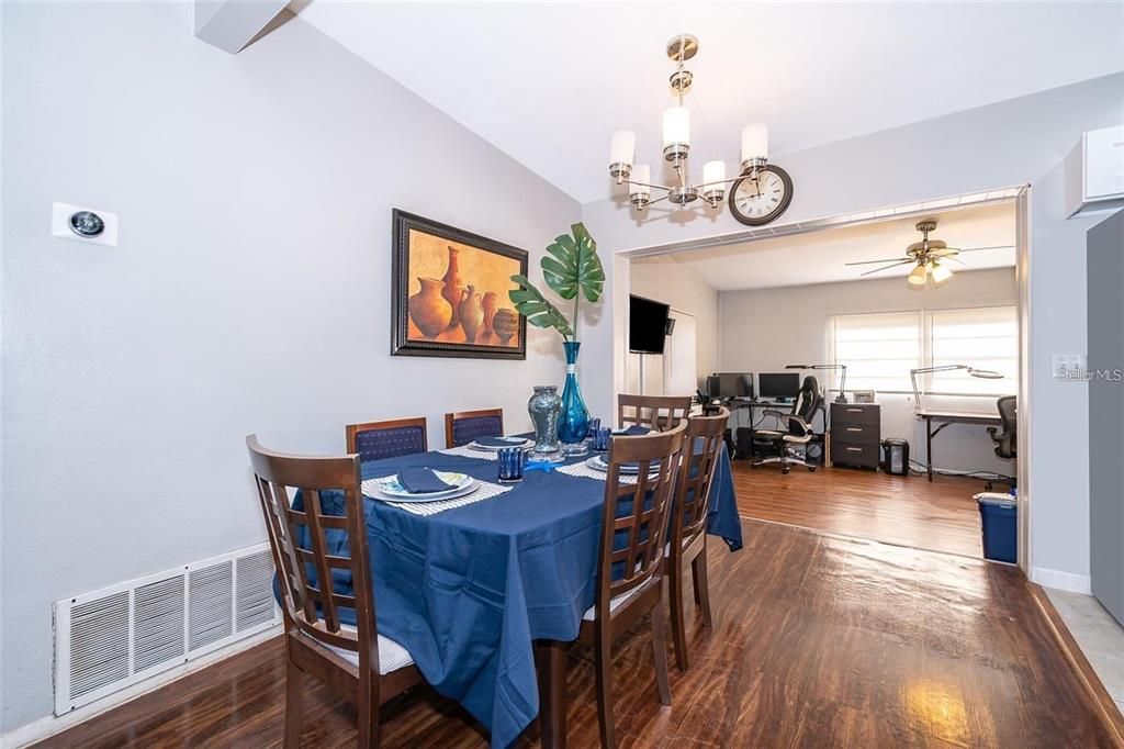 For Rent: $1,780 (3 beds, 1 baths, 1204 Square Feet)