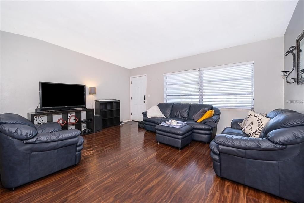 For Rent: $1,780 (3 beds, 1 baths, 1204 Square Feet)