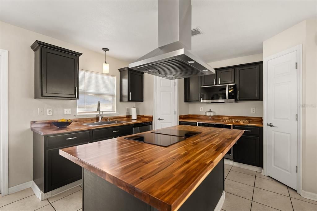 For Sale: $300,000 (4 beds, 2 baths, 2222 Square Feet)