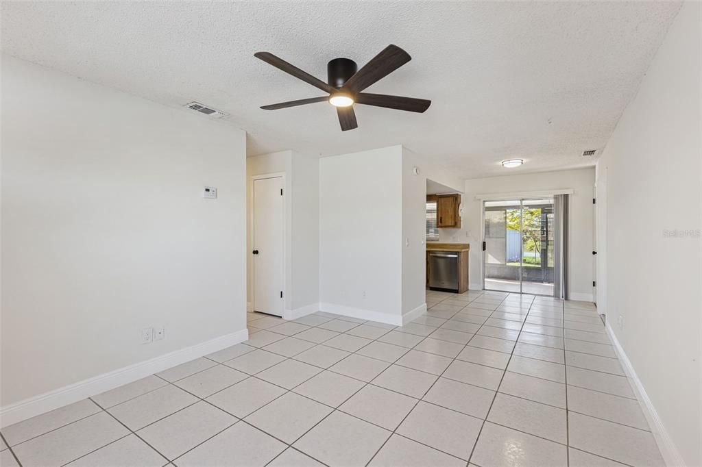 For Sale: $300,000 (3 beds, 1 baths, 934 Square Feet)