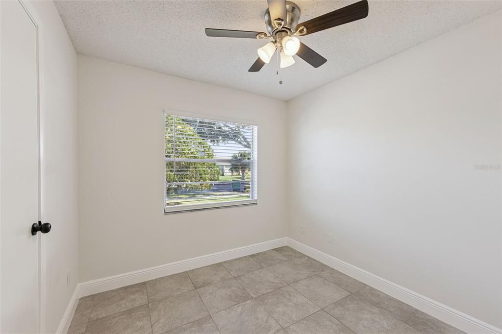 For Sale: $300,000 (3 beds, 1 baths, 934 Square Feet)